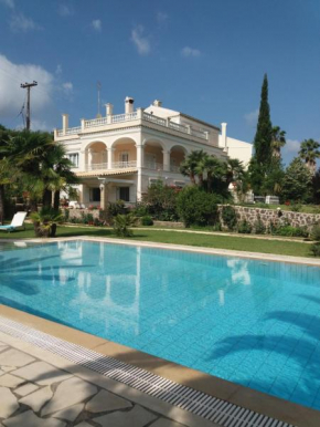 Отель Villa Atalanti  Гувия
